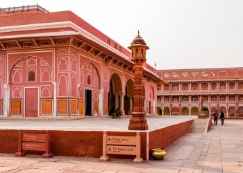 Majestic forts and vibrant markets in Jaipur, showcasing the top places to visit in the Pink City.