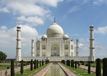 7 Most Famous Tourist Places to Visit in Agra