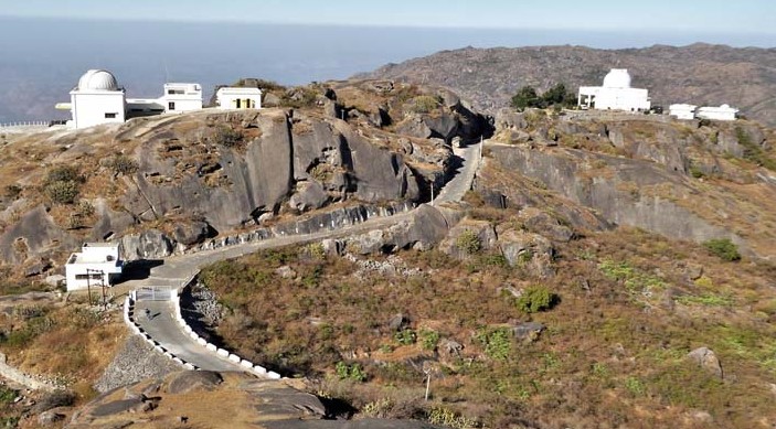 “Breathtaking view of Sirohi, a hidden gem of Rajasthan surrounded by mountains”