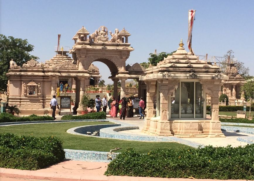 “Breathtaking view of Sirohi, a hidden gem of Rajasthan surrounded by mountains”