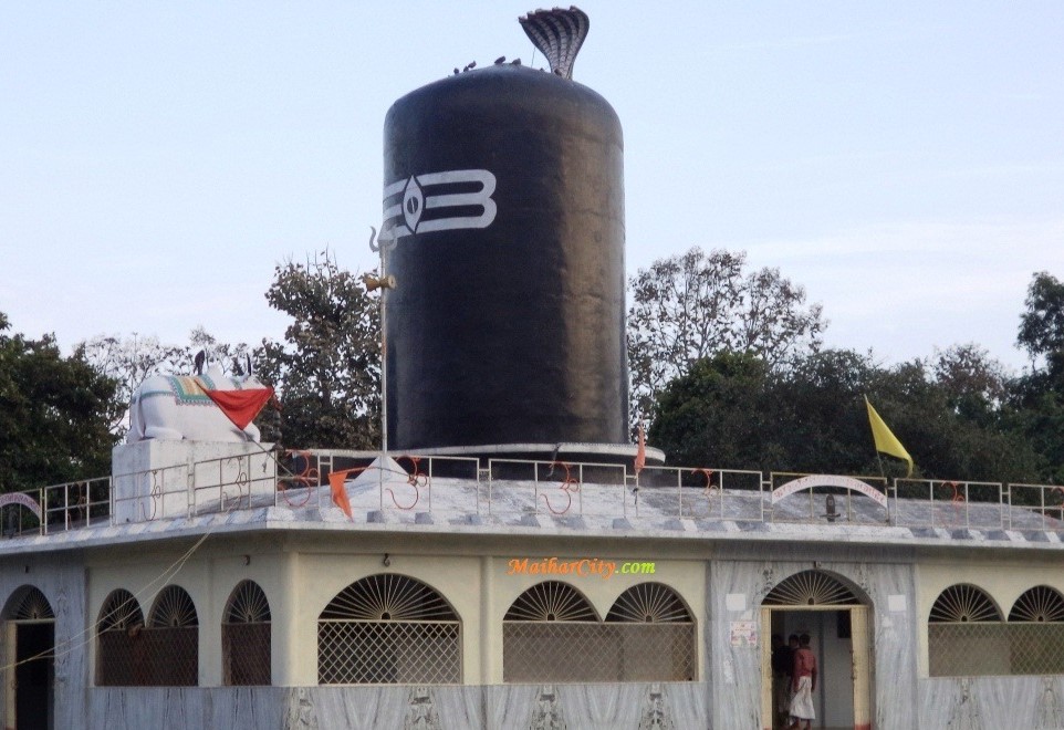 "Maihar: The Hidden Gem – Spiritual atmosphere at Bara Akhara Mandir"