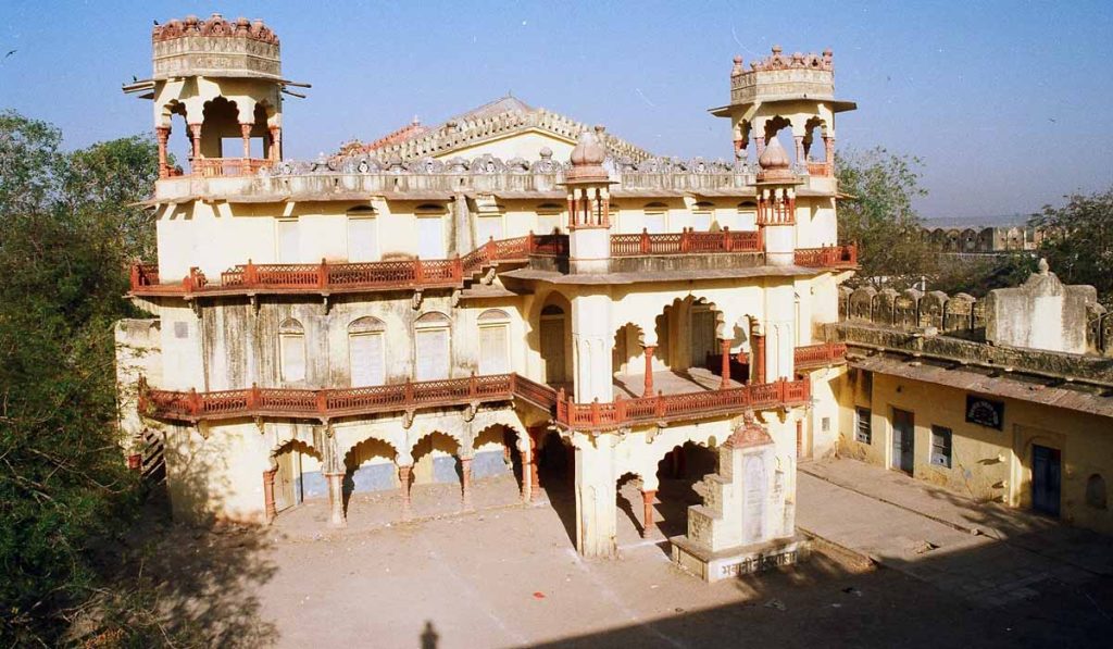 "Explore Jhalawar heritage Rajasthan showing historic forts, temples, and traditional architecture"