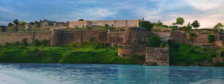 "Explore Jhalawar heritage Rajasthan showing historic forts, temples, and traditional architecture"