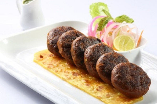 Exploring Azamgarh’s vibrant street food culture with traditional snacks