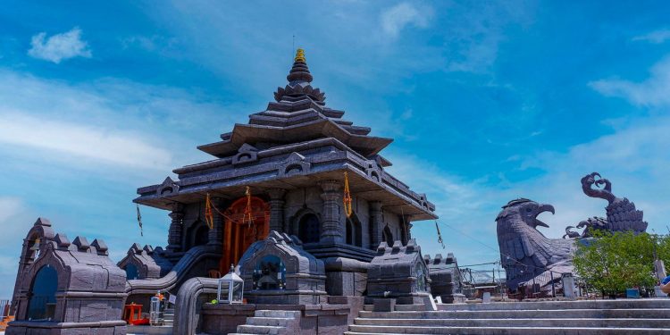 Discover the Charm of Kollam: The Gateway to Kerala’s Backwaters