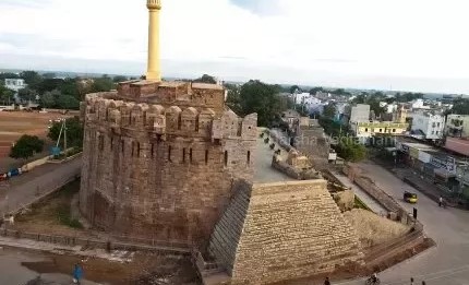 "Konda Reddy Fort in Kurnool, a historic 17th-century fortress with stone architecture."