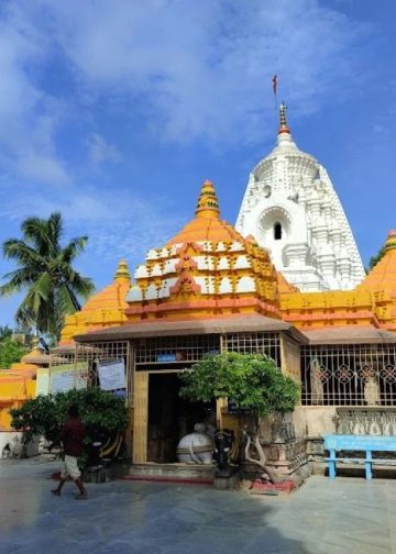 Scenic view of Nizamabad city showcasing historic fort, serene lake, and local cultural landmarks for a complete Nizamabad travel guide.