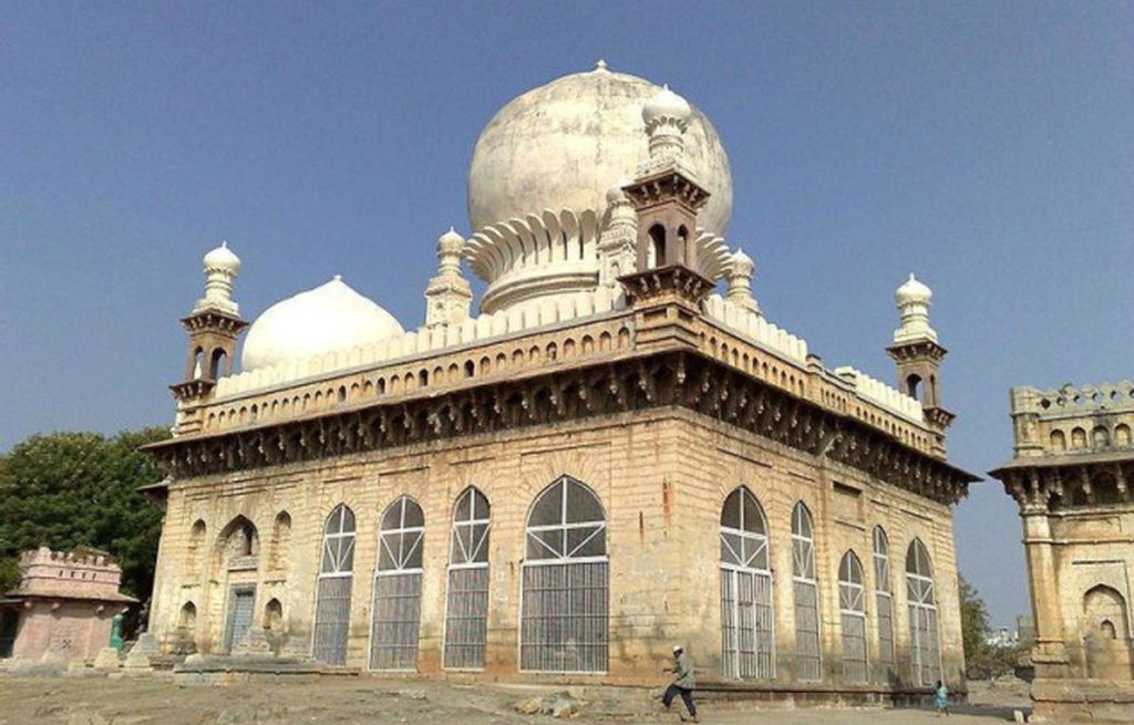 "Historic Tomb of Abdul Wahab Khan in Kurnool, reflecting Indo-Islamic architecture."